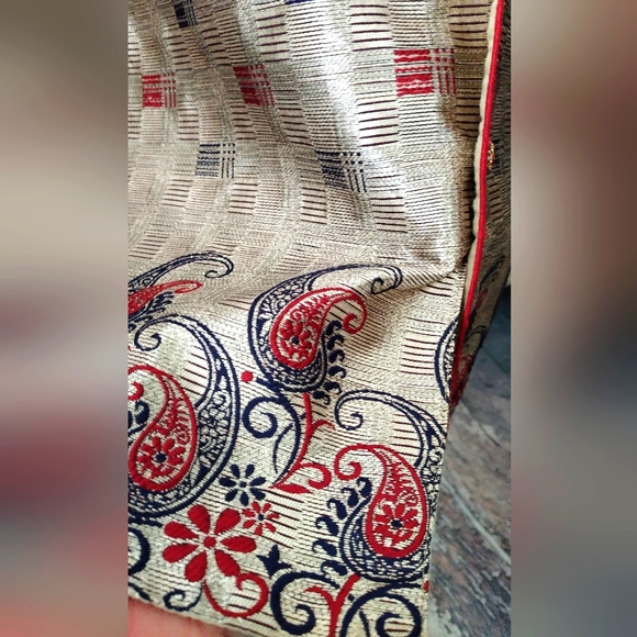 Beautiful Gold Sherwani. - Picture 5 of 11